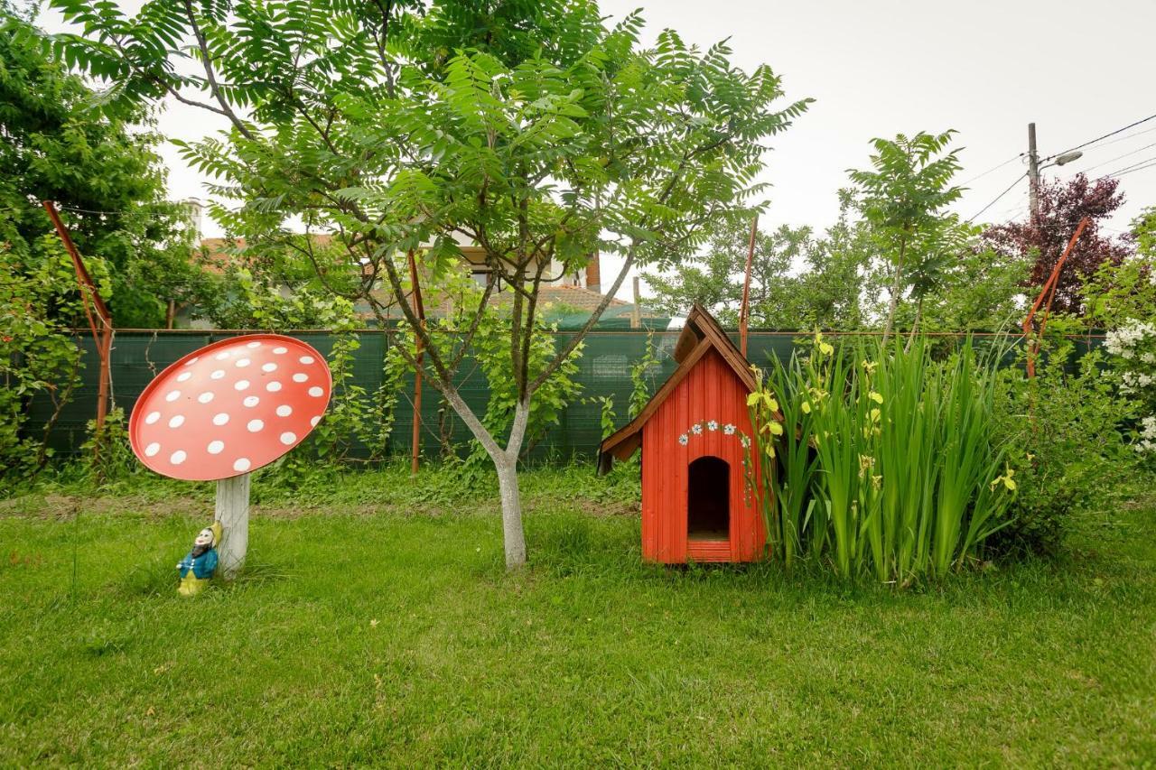 Casa Florilor Hotel Curtea De Arges Ngoại thất bức ảnh
