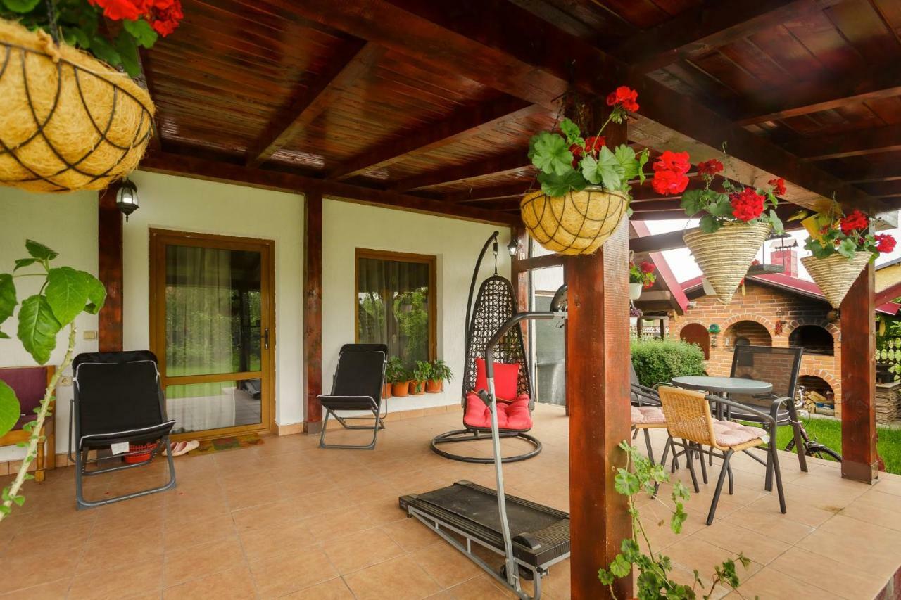 Casa Florilor Hotel Curtea De Arges Ngoại thất bức ảnh