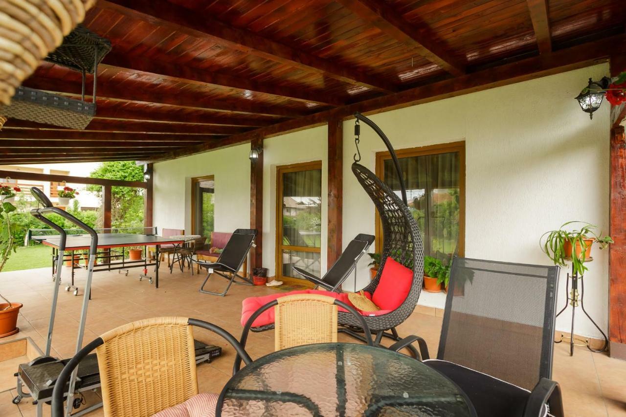 Casa Florilor Hotel Curtea De Arges Ngoại thất bức ảnh