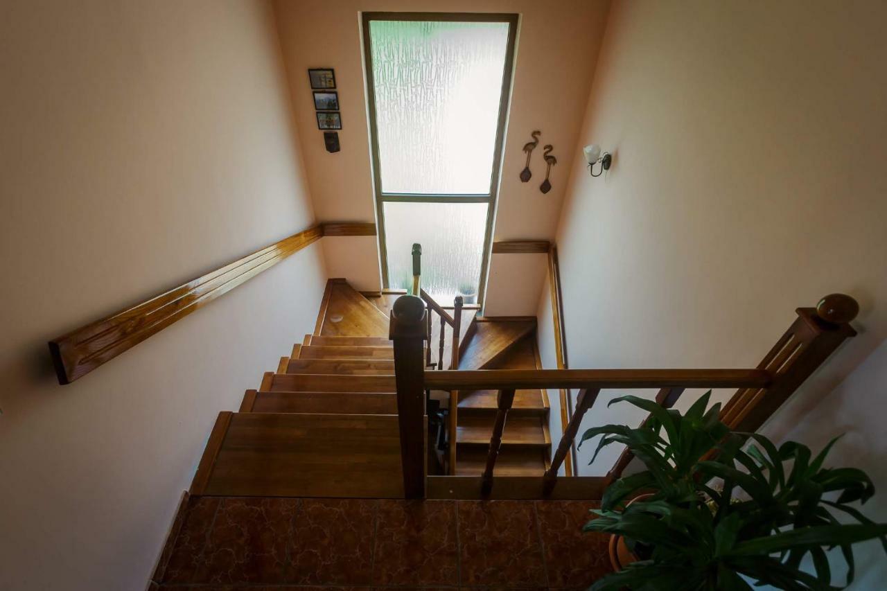 Casa Florilor Hotel Curtea De Arges Ngoại thất bức ảnh