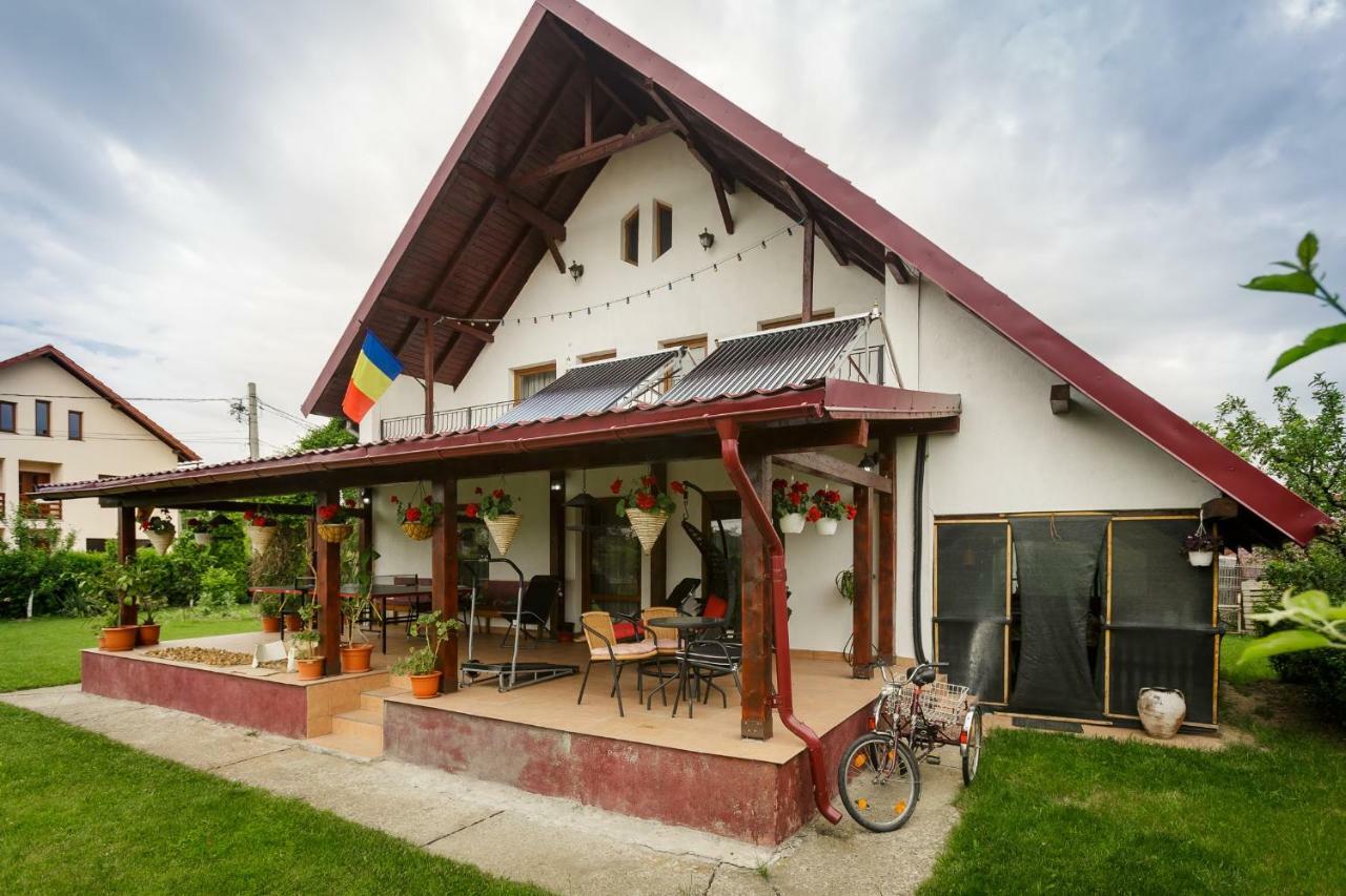 Casa Florilor Hotel Curtea De Arges Ngoại thất bức ảnh