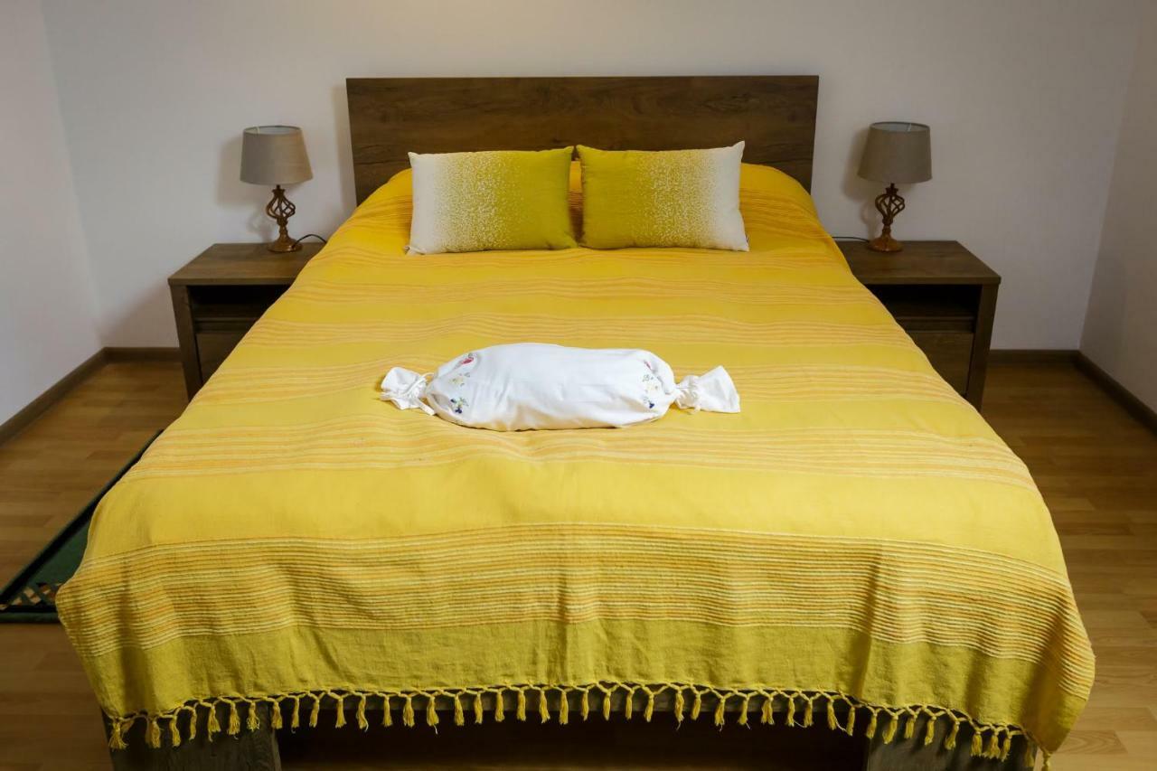 Casa Florilor Hotel Curtea De Arges Ngoại thất bức ảnh